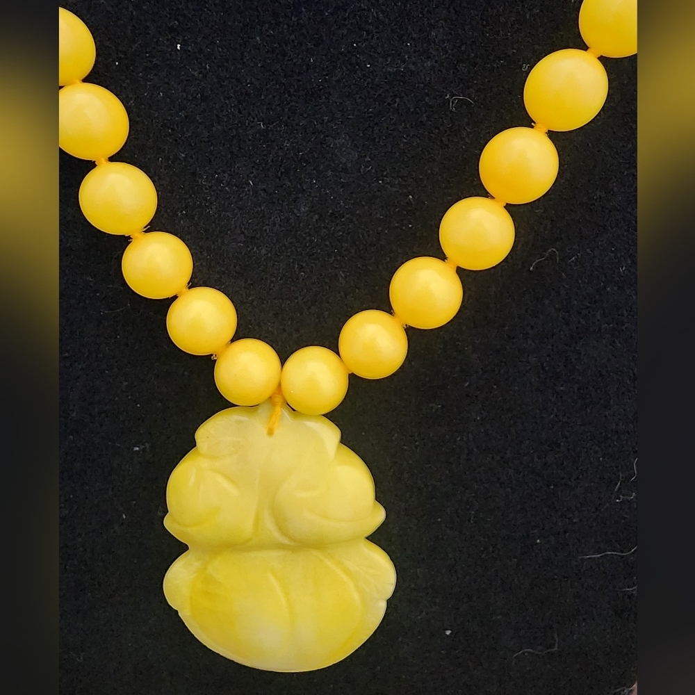 SE7 Yellow Beaded Vintage Necklace with Pendant - Picture 2 of 9